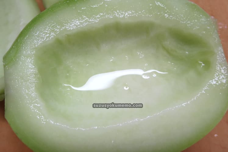 摘果メロンの種取り（1/2）